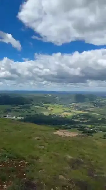 Vue aérienne au drone sur la campagne bourguignonne
