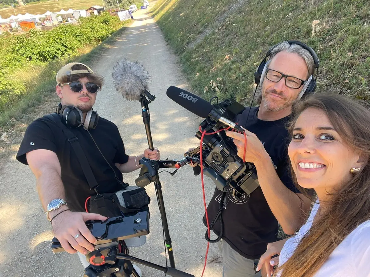 L'équipe Jilkin Média en tournage extérieur en Bourgogne