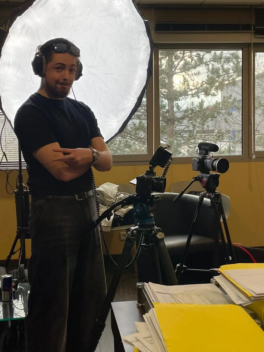 Installation lumière avant une interview en entreprise
